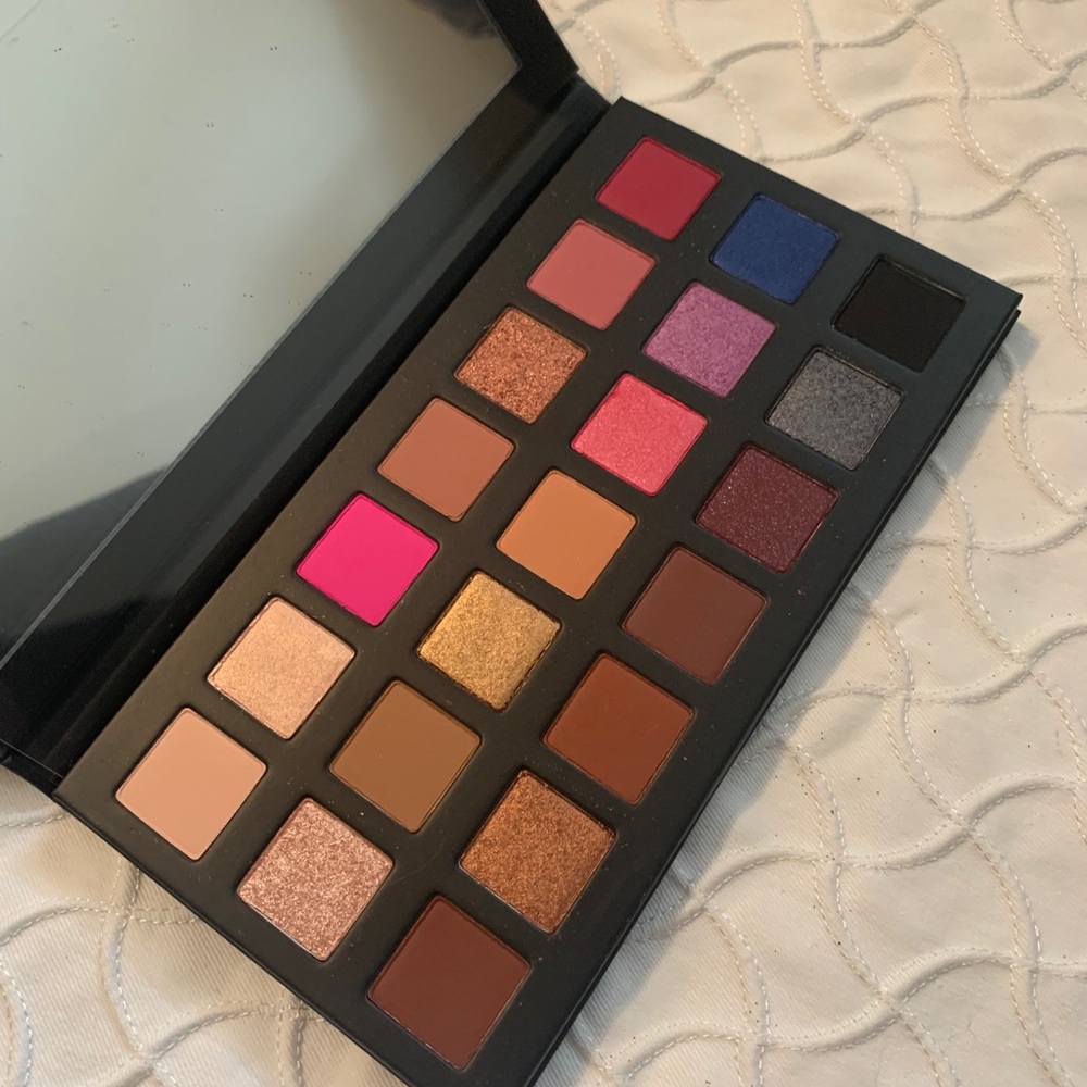⭐️NEW⭐️Kylie Cosmetics Sipping Pretty eyeshadow palette - Picture 5 of 9